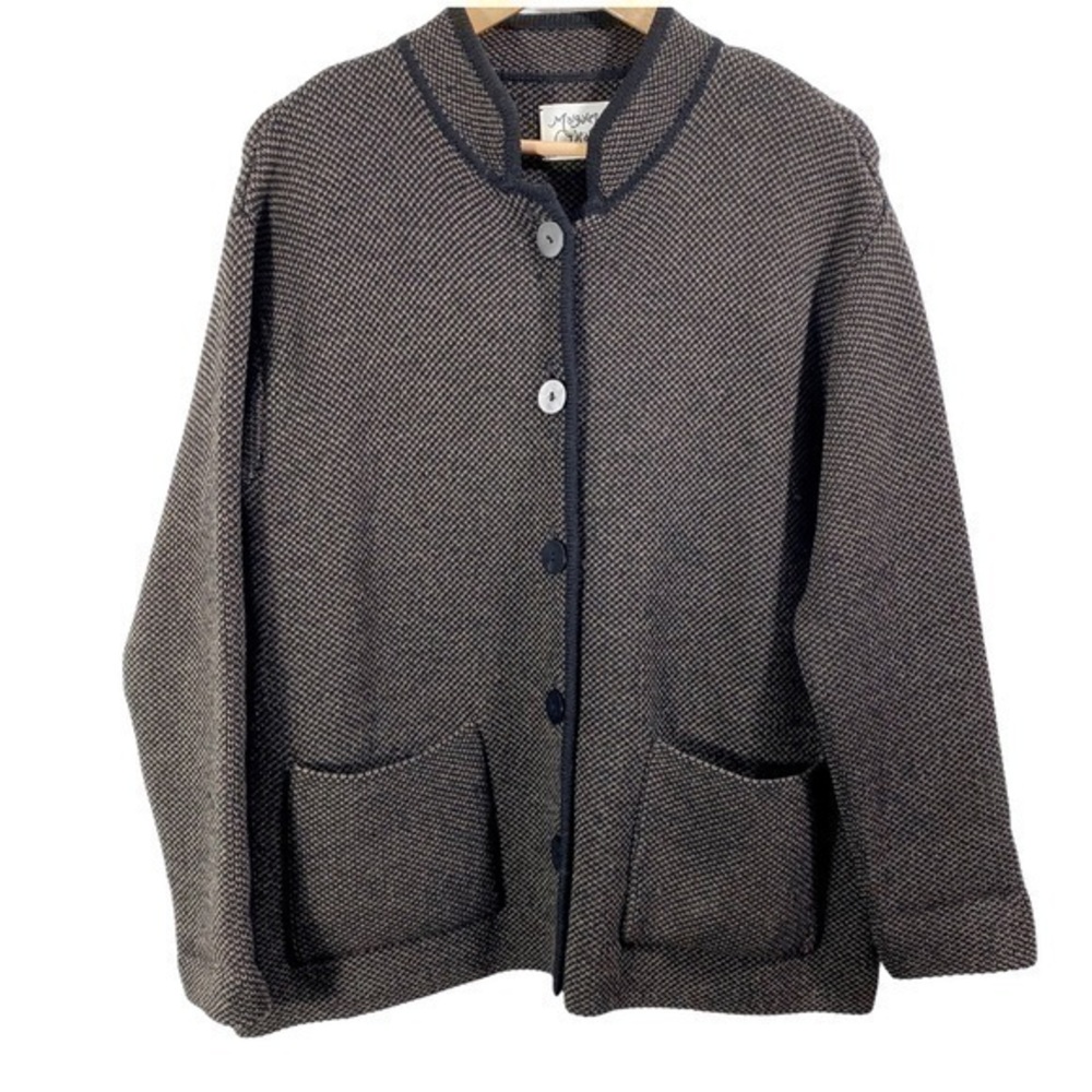 Margaret Oleary Women’s Bottom Down Sweater Jacket 
Size L Color Black/Tan